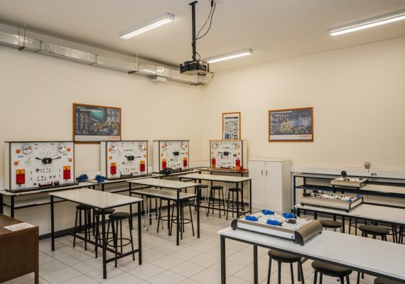 Laboratorio de Electricidad y Circuitos del Auto