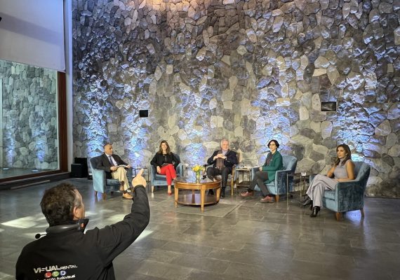 Rectora Anamari Martínez en Seminario.