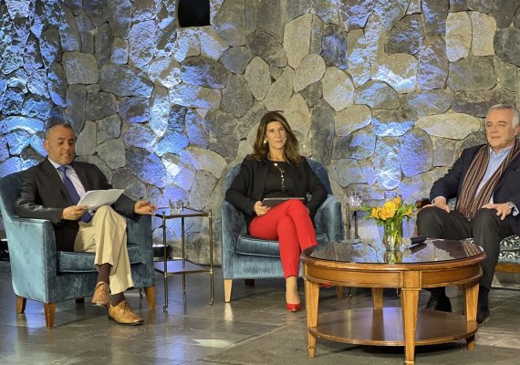 Rectora Anamari Martínez en Seminario.