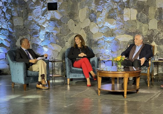 Rectora Anamari Martínez en Seminario.