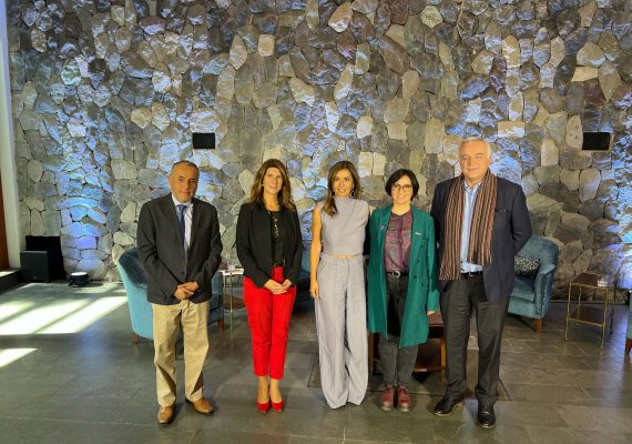 Moderador y Panelistas del bloque 2.