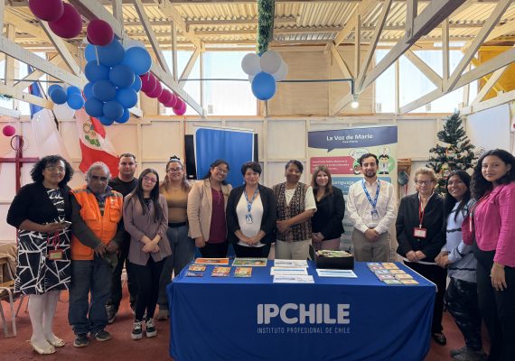 Equipo IPCHILE junto a la Agrupación "El Renuevo" y beneficiarios.